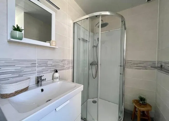 La Bellevue X Parking By Melrose * Bayeux