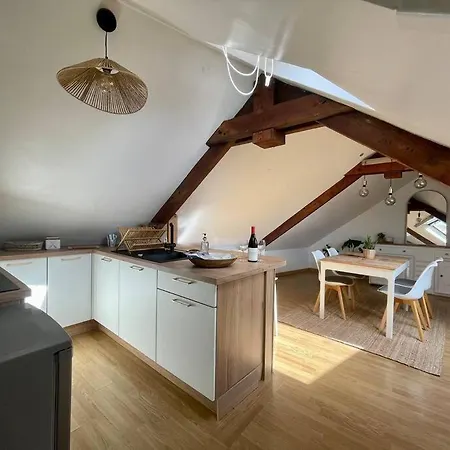 La Bellevue X Parking By Melrose