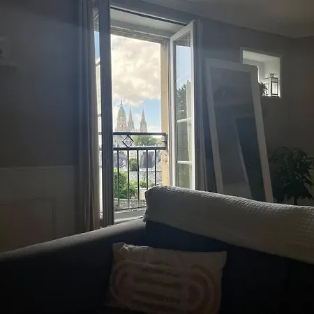 La Bellevue X Parking By Melrose