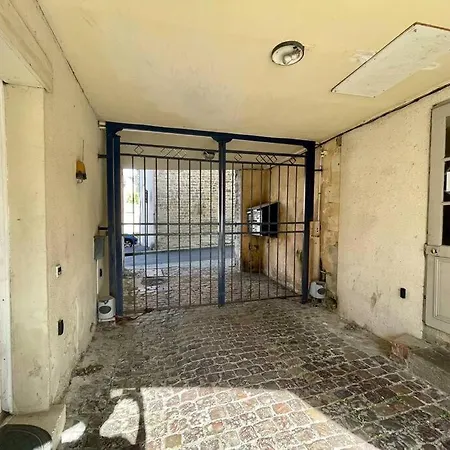 La Bellevue X Parking By Melrose