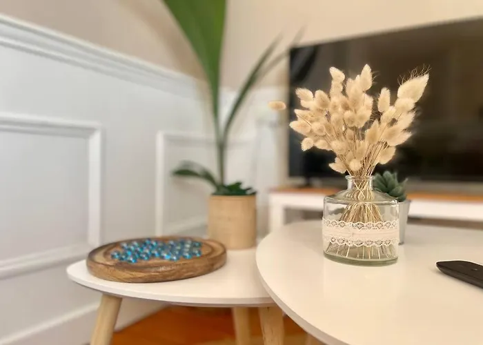 La Bellevue X Parking By Melrose * Bayeux