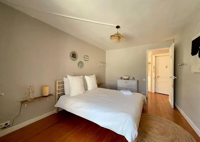 La Bellevue X Parking By Melrose